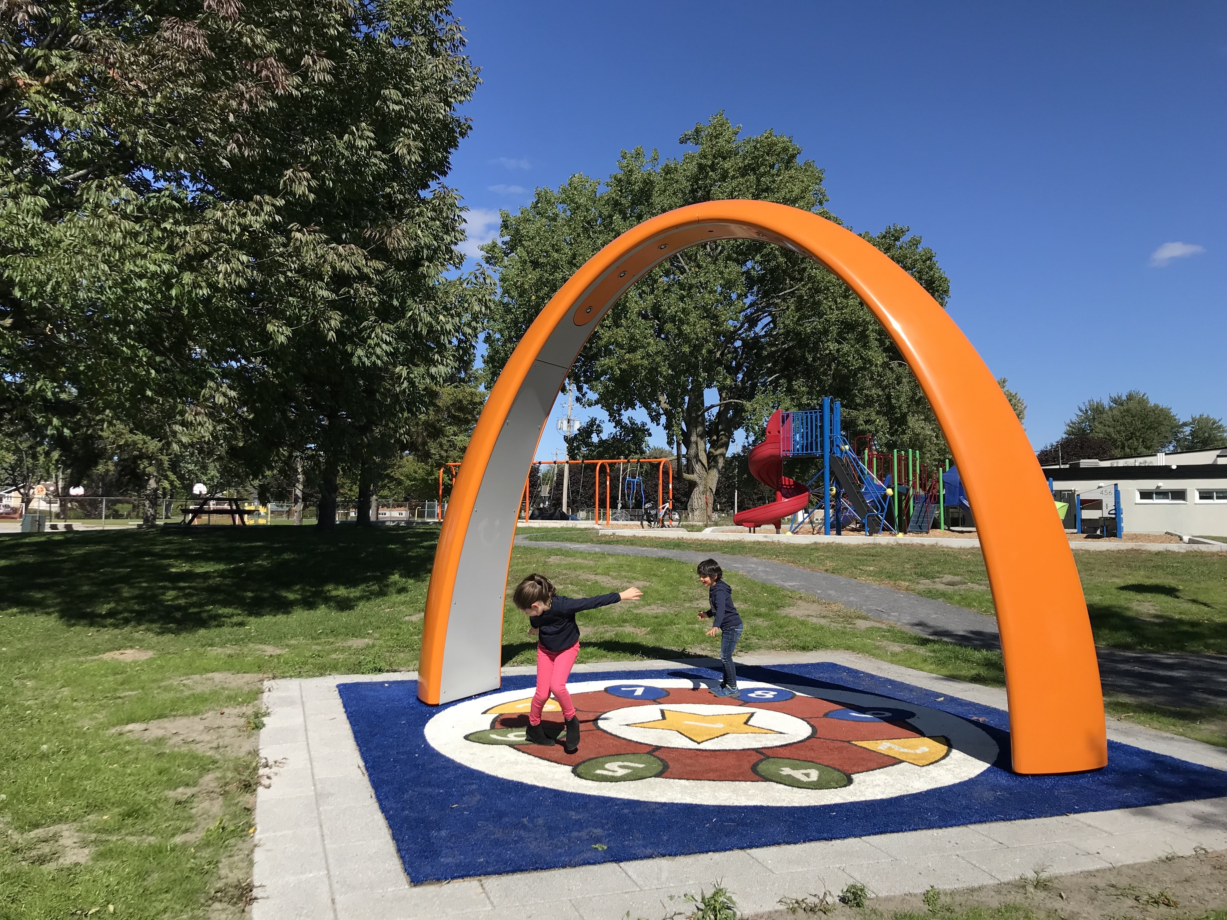 COMM 2020 Parc Lionel Groulx Automne structure de jeu enfant interactif 1