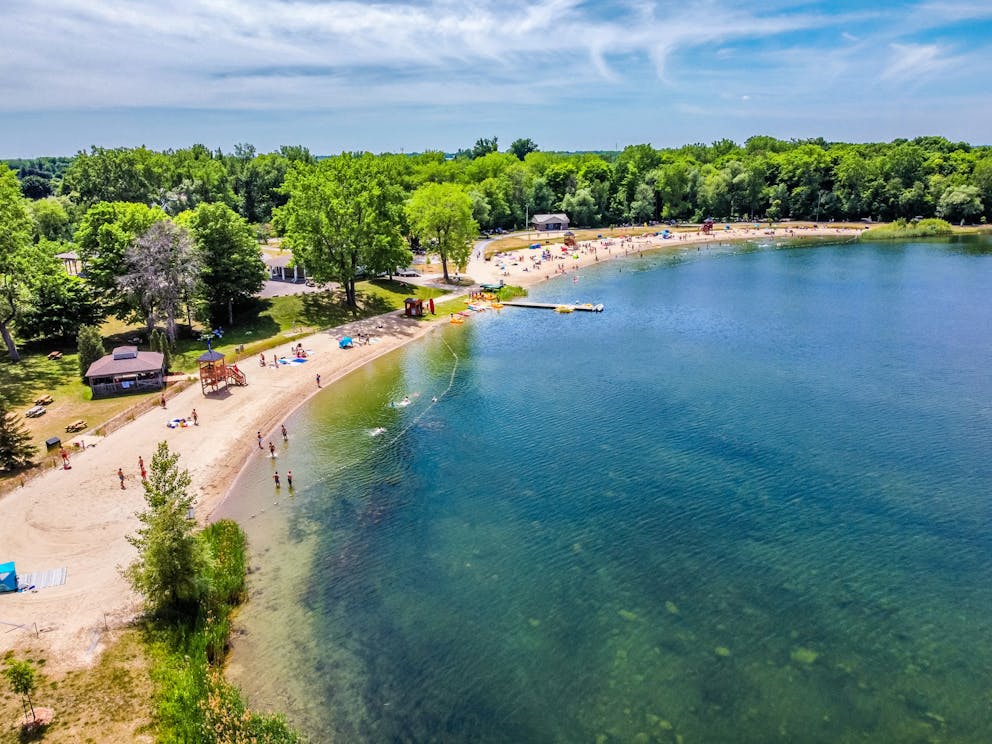 COMM 2021 CR Deny Cardinal Plage Parc regional des Iles de Saint Timothee Vue aerienne Drone 1 2