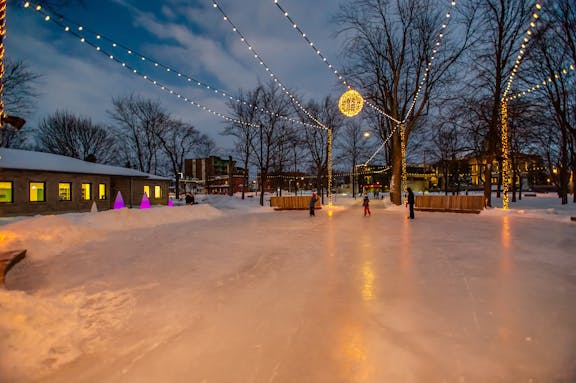 COMM 2022 CR Deny Cardinal Patin Patiner Patinage Parc Salaberry Lumiere Hiver 2
