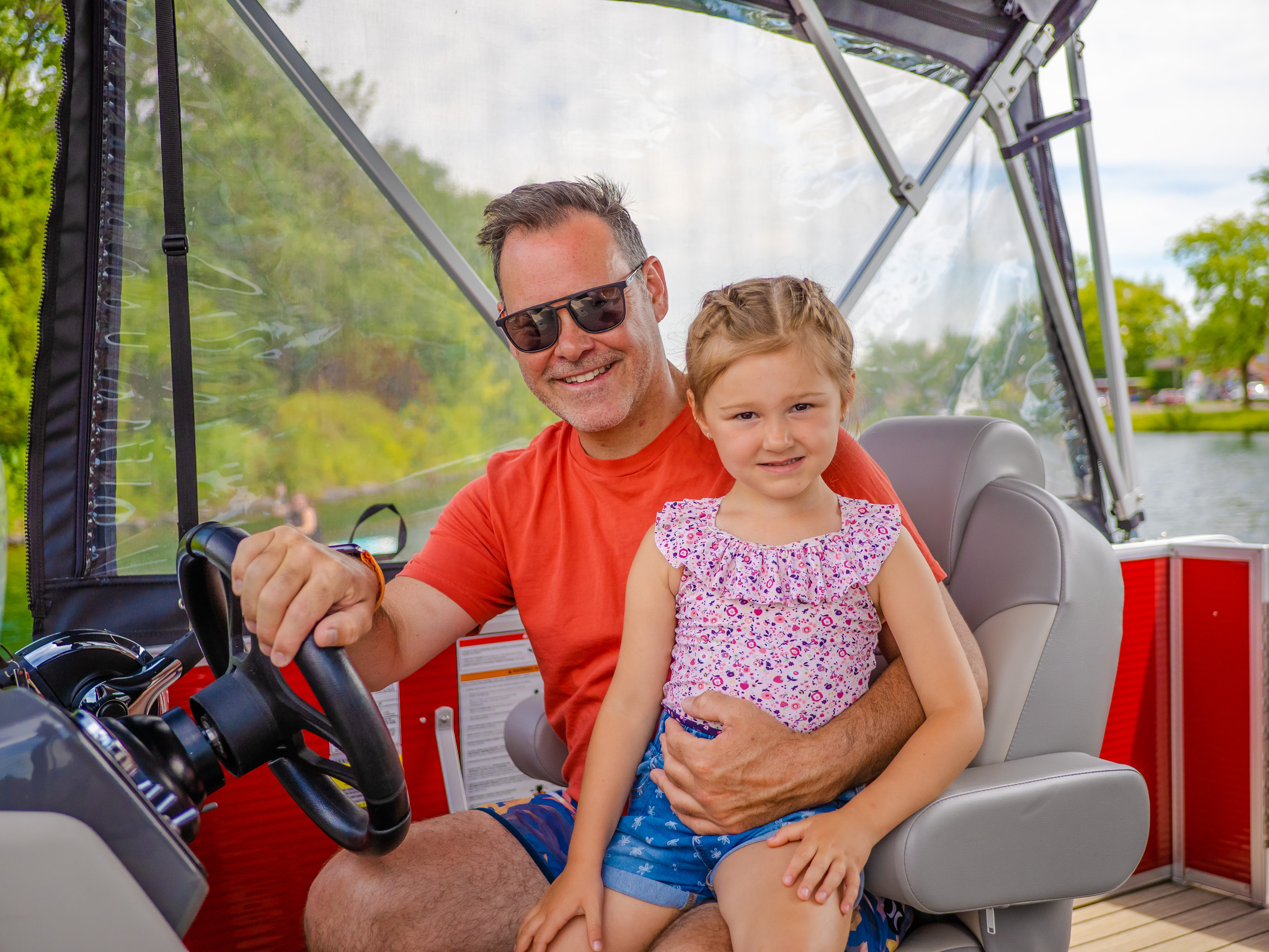 Capitaine et fillette ponton Valleyfield